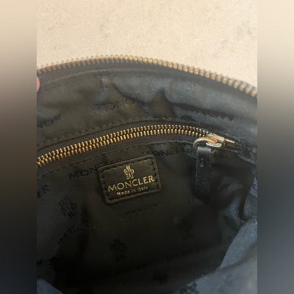 Moncler Black Quilted cosmetics bag with Logo - Picture 6 of 11